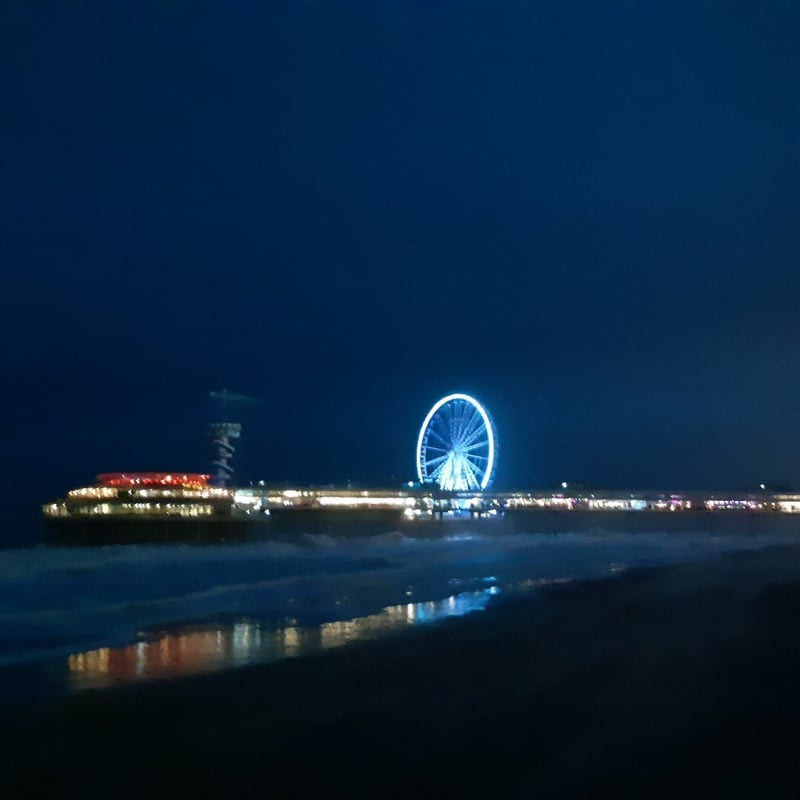 Wandeljaar 2018 - wandelvrouw - city light Scheveningen - pier van scheveningen