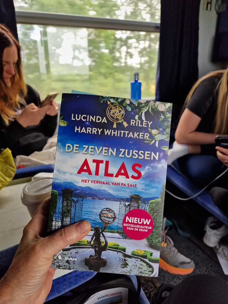 Greencitytrip Praag - boek Atlas lezen