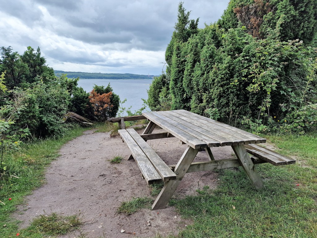 Picknickbank met uitzicht.