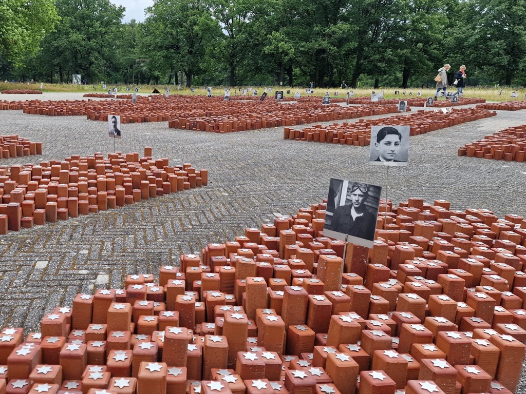 Monument 102.000 Stenen Kamp Westerbork
