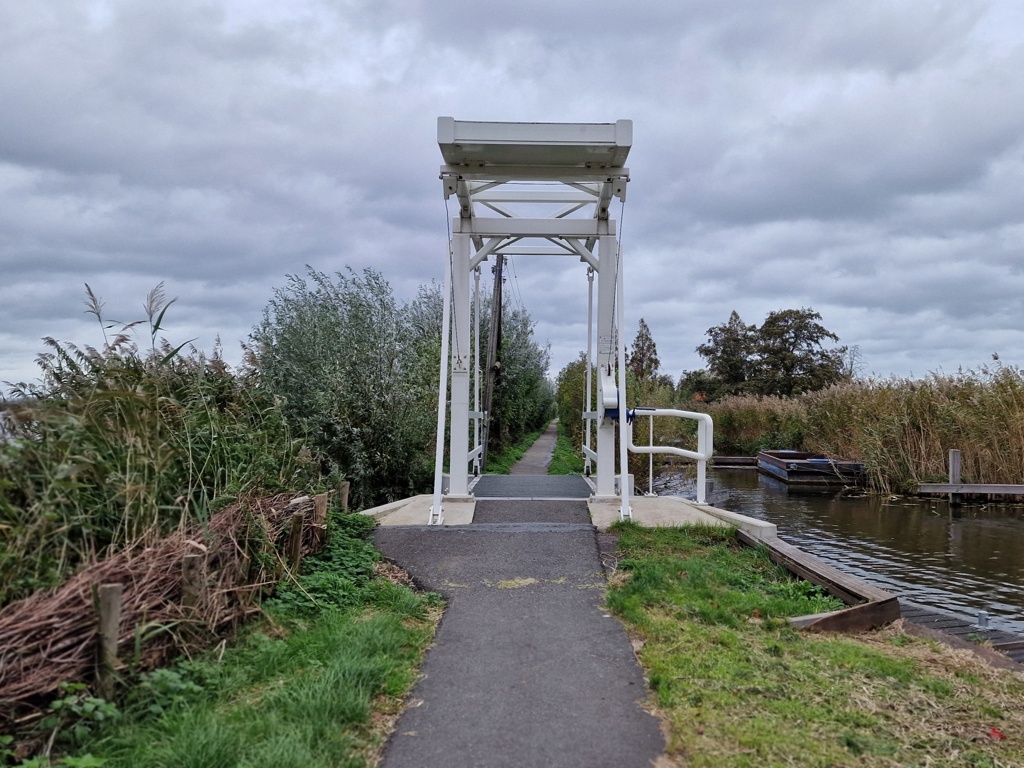 Witte ophaalbrug Reeuwijkse Plassen