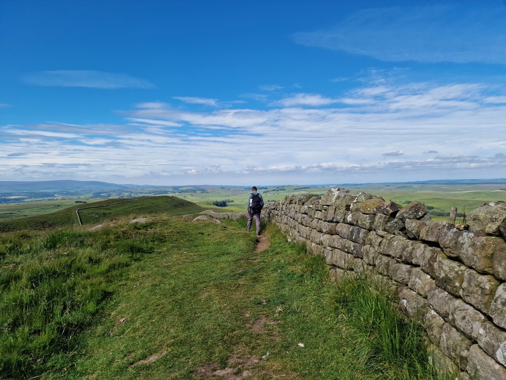 wandelen langs de muur van Hadrianus