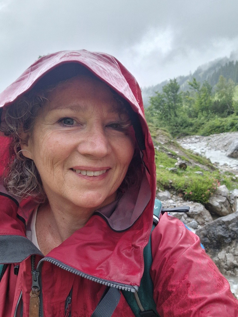 regenjas aan op de Salzburger Almenweg