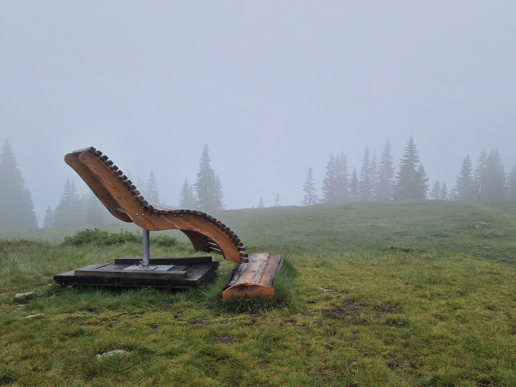 Mist op de Rossbrand en de ligstoel die kenmerkend is voor Salzburgerland