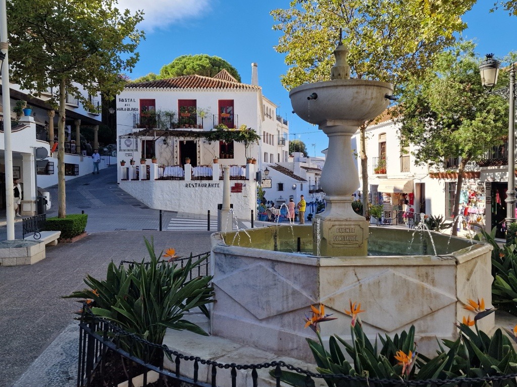 Plaza de la Constitución - Mijas Puelo - marmeren fontein