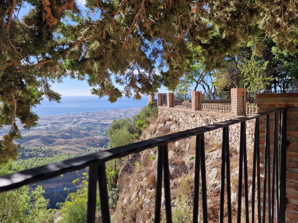 Mijas Pueblo - view vanaf de vestingmuur en ruïne.