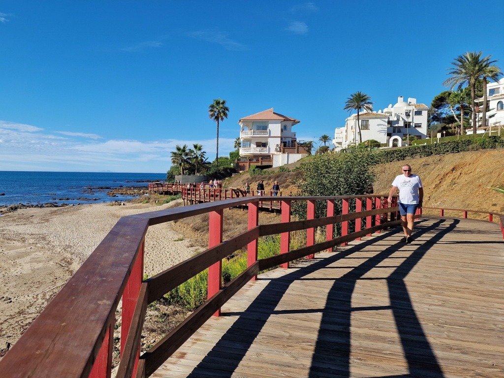 vlonderpad van La Cala de Mijas - wandelaar