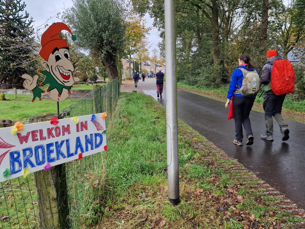 bord langs de weg welkom in Broekland